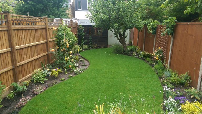 Bespoke Garden Design with lawn edging